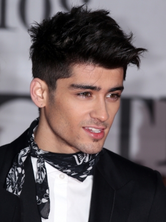 Zayn Malik de One Direction se desnuda y la lía con sus tatuajes