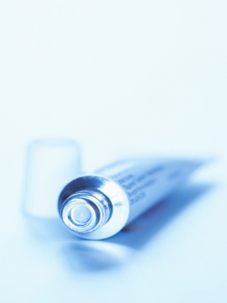 Hemoal para las hemorroides: uso y eficacia de la pomada en las almorranas