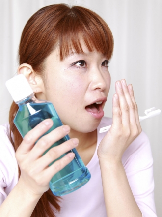 Remedios caseros para la halitosis: cómo quitar el mal aliento