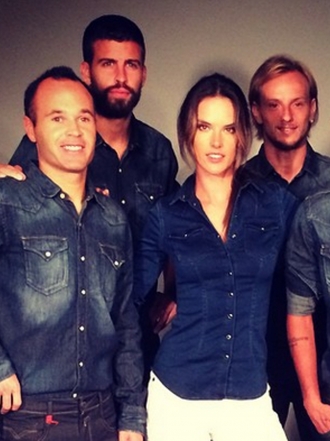 Neymar, Piqué e Iniesta, los nuevos hombres de Alessandra Ambrosio