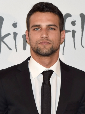 Así es la novia de Jesús Castro, el guapísimo protagonista de 'El Niño'