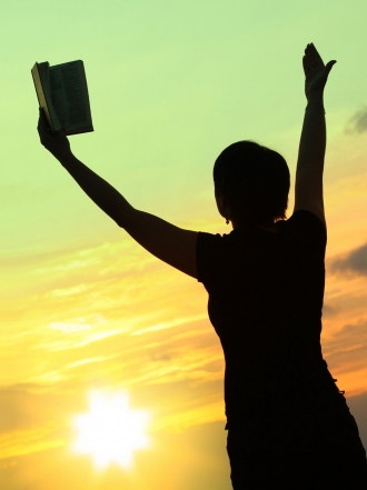 Mensajes bíblicos: busca la felicidad en la Biblia