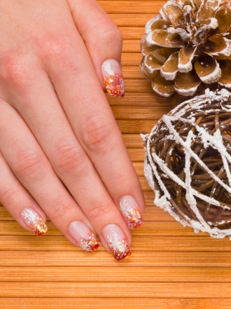 6 diseños de manicura de uñas por los que querrás que sea Navidad todo el año
