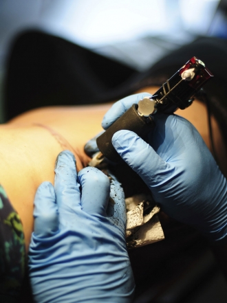 Faltas de ortografía en la piel: 6 tatuajes para volver al colegio