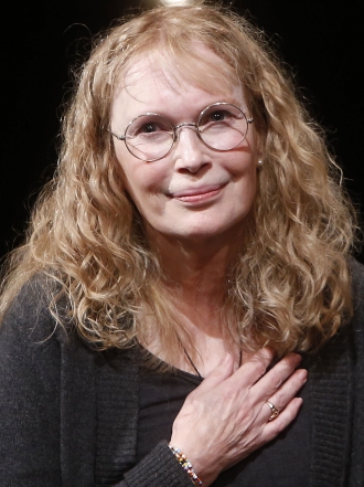 Mia Farrow: cómo ser madre de 15 hijos y no morir en el intento