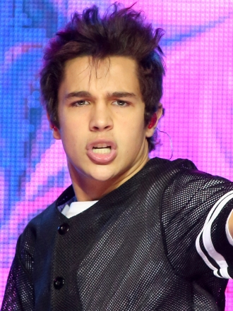 La novia de Austin Mahone no gusta a sus fans