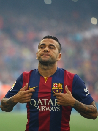 Dani Alves y sus problemas en defensa