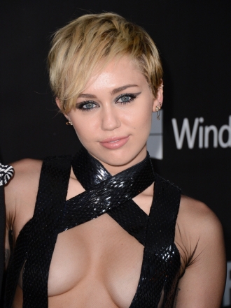 Miley Cyrus y Rihanna: transparencias, cuero y vestidos demasiado sexies