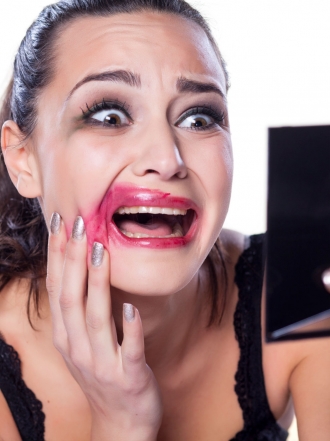 9 señales de que eres adicta al maquillaje