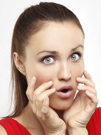 Mujeres y hombres: 5 cosas que nunca reconocerías que haces a solas