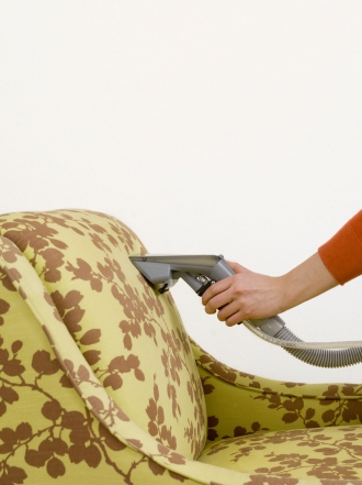 Remedios caseros para las manchas del sofá: tu sillón, como nuevo