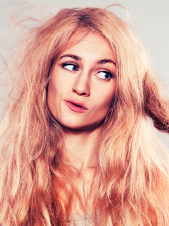 7 situaciones que solo te ocurren cuando no te has peinado bien