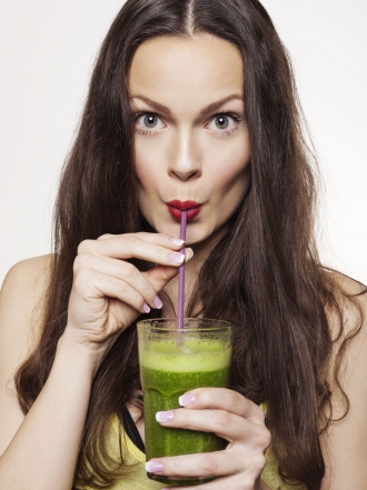 Qué es la dieta detox: riesgos y beneficios de las dietas desintoxicantes