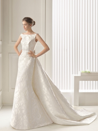 Trajes de novia con cola de Rosa Clará 2015