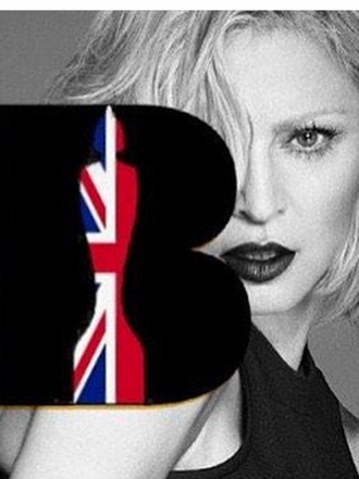 Madonna cierra la gala de los Brit Awards 2015 con caída incluida