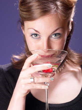 La polémica del alcohol como ayuda para superar la timidez