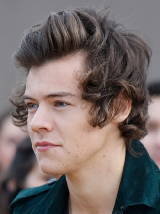 Harry Styles no puede disolver One Direction, pero sí cantar en solitario