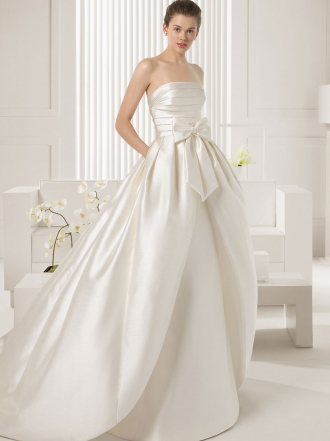 Vestidos de novia de seda para las novias más elegantes de Rosa Clará