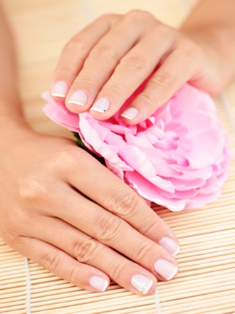 Manicura francesa con uñas cortas