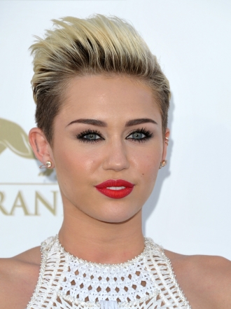 Miley Cyrus y la tendencia del rubio platino