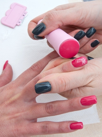 Manicura: decoración de uñas con sellos