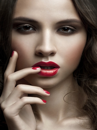 Decoración de uñas rojas paso a paso