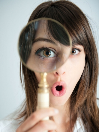 Soñar con una lupa: presta atención a los detalles