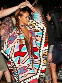 Rihanna acusada de esnifar cocaína en Coachella