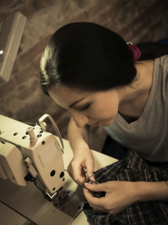 Soñar con una máquina de coser: ¿qué intentas arreglar?