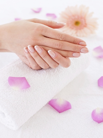 Por qué se ponen las uñas transparentes