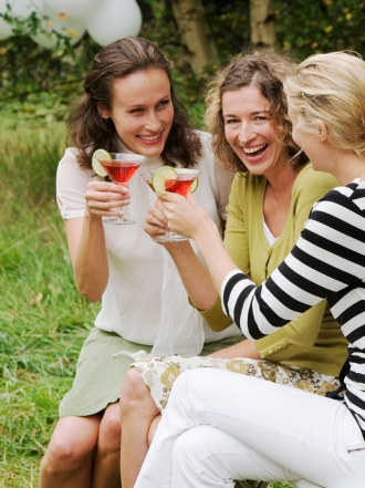 Cómo dejar de ser tímida con otras mujeres