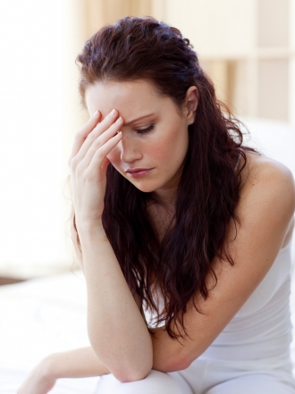 La relación del dolor de cabeza y las ojeras