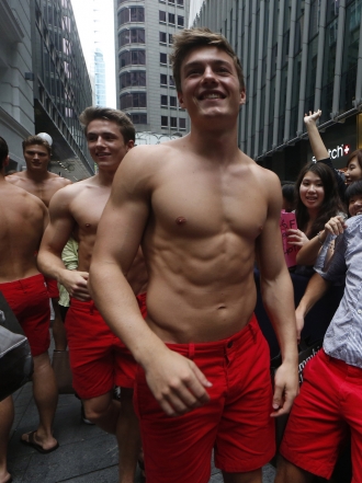 Polémica en Abercrombie, adiós a los desnudos