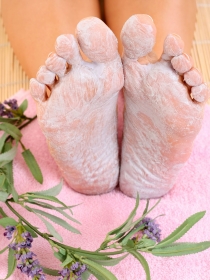 Cómo hacer una crema casera para exfoliar los pies
