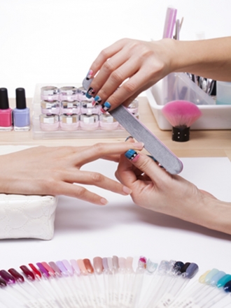 Productos para quitar las uñas de porcelana en casa