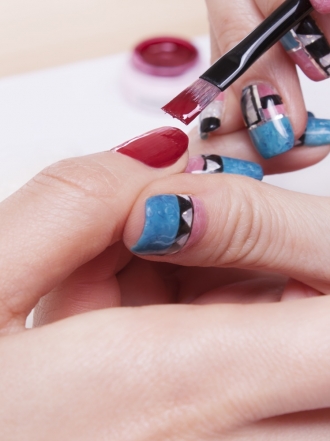 Cómo pintar unas uñas de gel acrílicas