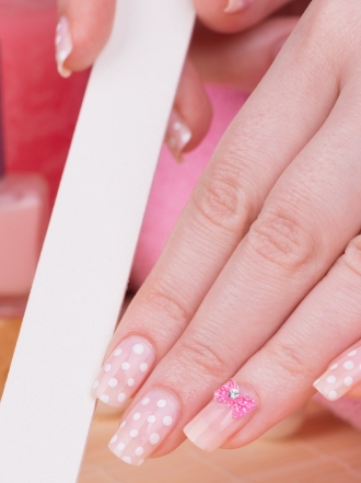 Cómo hacer la manicura de lunares paso a paso