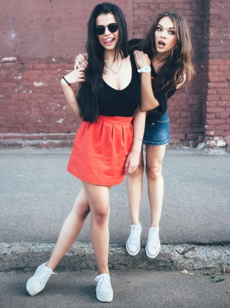 Pautas para sacar de la timidez a una amiga