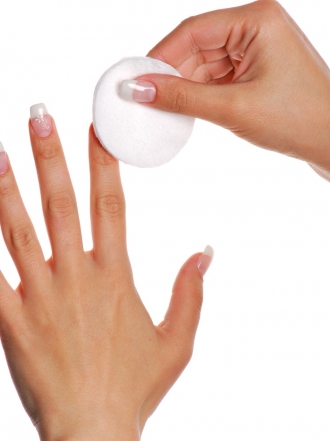 Cómo quitar uñas permanentes con acetona