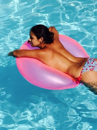 Topless: ventajas e inconvenientes de quitarte el biquini