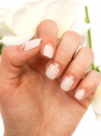 Tips para ponerte unas uñas postizas tú sola