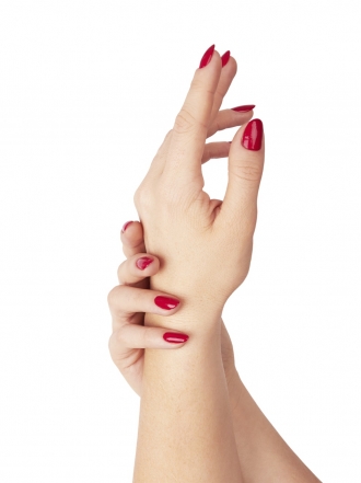 Cosas que no puedes hacer si tienes uñas postizas