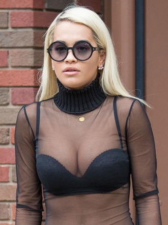 Descubre el topless más hot de Rita Ora para Body on my