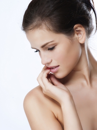 Cinco pasos para depilarte las cejas por primera vez