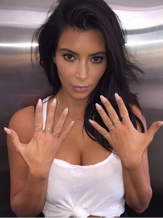 Manicuras de famosas: las uñas de Kim Kardashian