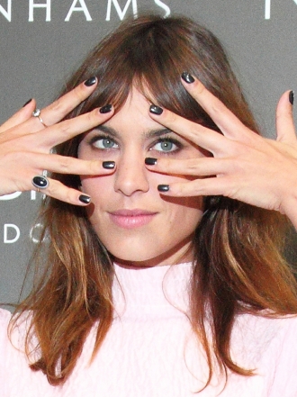 Manicuras de famosas: las uñas de Alexa Chung