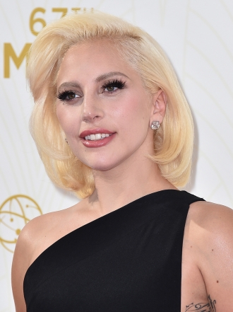 El maquillaje de Lady Gaga en los Emmys 2015 en 5 pasos