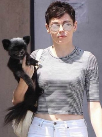 Perros de famosos: la Pomerania y los Boston Terrier de Rose McGowan