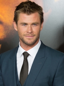 Chris Hemsworth se convierte en Thor con los hijos de Pataky