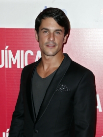 ¡Sexy! Alejo Sauras, de tirillas en Los Serrano al gran Thor